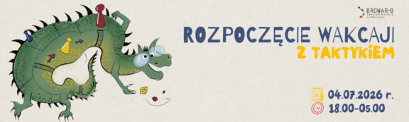 Grafika jest banerem promocyjnym z elementami rysunkowymi. Po lewej stronie znajduje się duży, zielony smok o ciele, które stanowi jednocześnie planszę do gry planszowej. Na grzbiecie smoka-planszy widać wytyczone pola, na których stoją cztery pionki w różnych kolorach (czerwony, żółty, niebieski, zielony) i dwie kostki do gry u dołu. Smok ma duże, przyjazne oczy i łapy z pazurami. Po prawej stronie, na beżowym tle, umieszczono duży napis w języku polskim: "ROZPOCZĘCIE WAKACJI Z TAKTYKIEM". Słowa "ROZPOCZĘCIE WAKACJI" są ciemnoniebieskie, a "Z TAKTYKIEM" żółto-pomarańczowe. Poniżej znajduje się kolumna z informacjami: ikonka kalendarza i data "04.07.2026 r.", a pod spodem ikonka zegara i przedział czasu "18.00-05.00". W prawym górnym rogu grafiki znajduje się logo "BROWARU BE" z podtytułem "Centrum Kultury w Włocławku" i adresem www. Całość ma radosny, zapraszający charakter.
