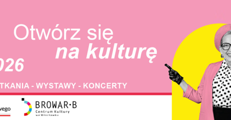 Baner promujący akcję „Weekend Seniora z Kulturą” (3–4.10.2026) pod hasłem „Otwórz się na kulturę”. Grafika przedstawia uśmiechniętą kobietę w różowym żakiecie, berecie i okularach na tle żółto-czerwonej kompozycji, a po lewej stronie datę, wykaz aktywności oraz logotypy Ministerstwa Kultury i Dziedzictwa Narodowego oraz Centrum Kultury „Browar be”.
