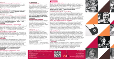 Rozłożony arkusz ulotki „Włocławskiego Informatora Kulturalnego” na październik 2026 roku, składający się z trzech połączonych kolumn. Po prawej stronie widnieje czerwono-bordowa okładka informatora z dużym skrótem „WIK” oraz mozaiką czarno-białych zdjęć przedstawiających m.in. dzieci grające w szachy, portret zespołu aktorskiego, mężczyznę w okularach, wisior, artystę z mikrofonem na scenie oraz ekspozycję muzealną. W lewej i środkowej części zamieszczono program wydarzeń na drugą połowę miesiąca (m.in. Festiwal WATCH DOCS, Festiwal „Kultura nas ocali”, koncert „Wehikuł Czasu”, wystawy stałe) oraz dane teleadresowe Browaru be z kodem QR u dołu.